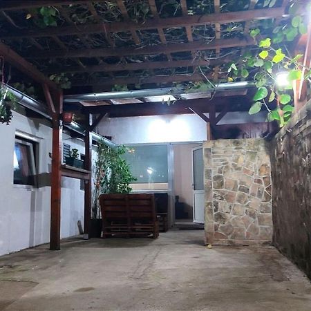 Airport Apartment Air Surcin Bagian luar foto