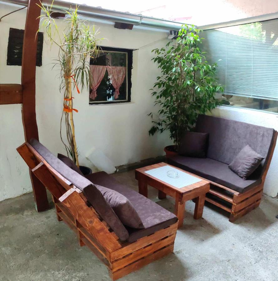 Airport Apartment Air Surcin Bagian luar foto