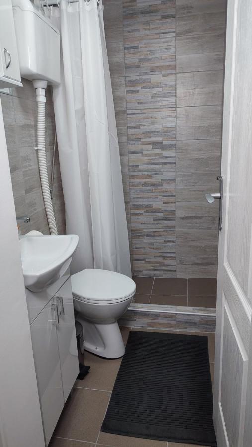 Airport Apartment Air Surcin Bagian luar foto