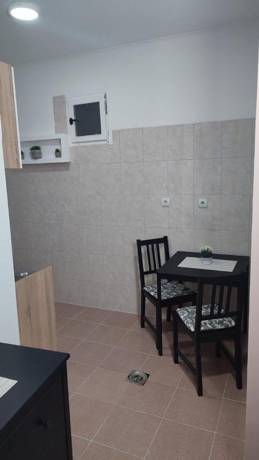 Airport Apartment Air Surcin Bagian luar foto